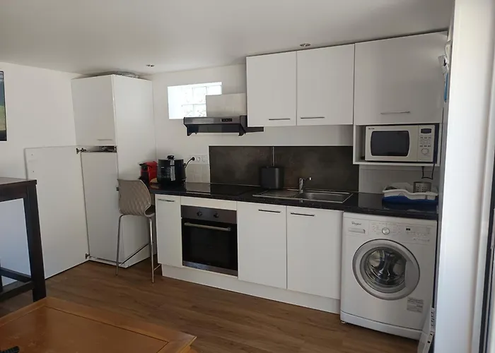 Dependance Meublee Avec Terrasse